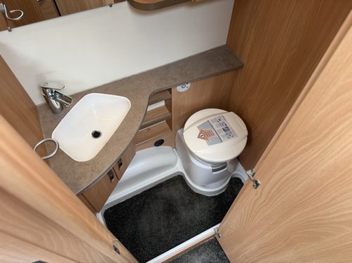 Knaus Sudwind 460 QU Foto: 16