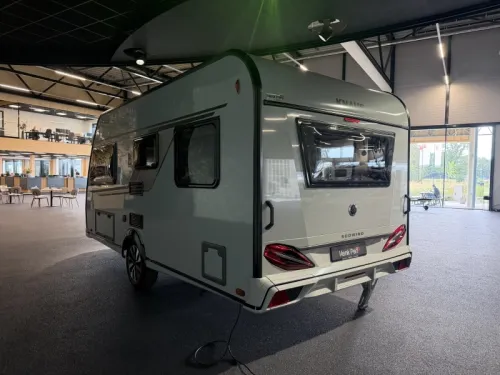 Knaus Sudwind Black Selection 450 FU Dachklimaanlage / Franz&ouml;sisches Bett Foto: 6