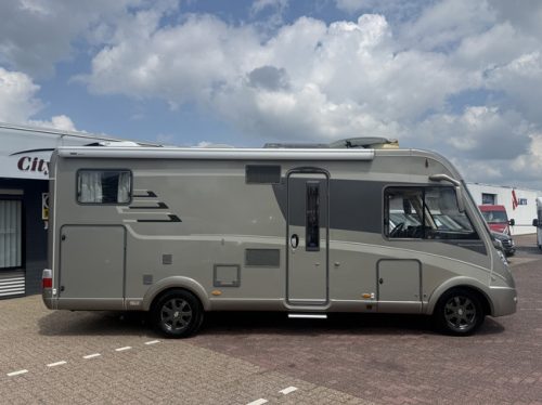 Hymer B 594 automatic 150 hp very compact camper full options dwarbed+hefbed EP levelsysteem luifel webasto standkachel dakairco 2x zonnepaneel elktr schotel tv grote garage photo: 2