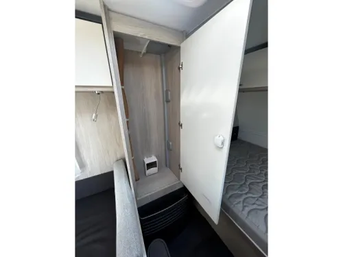 Caravelair Alba 390 Mover, Awning & Canopy photo: 16