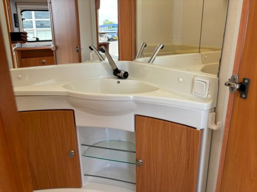 HOME-CAR 526h Racer 470 UE | 2 Single beds | Fully automatic mover | Bicycle carrier | Cassette awning | 3-Burner gas stove photo: 17