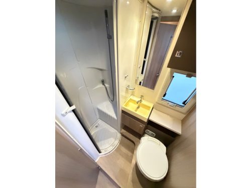 Chausson 616 5 SITZPL&Auml;TZE / STOCKBETT / HUBBETT / FAHRRADTR&Auml;GER / KAMERA / XXL K&Uuml;HLSCHRANK + GEFRIERFACH / TV / SICHERHEITSSCHLOSS / 155PS Foto: 12