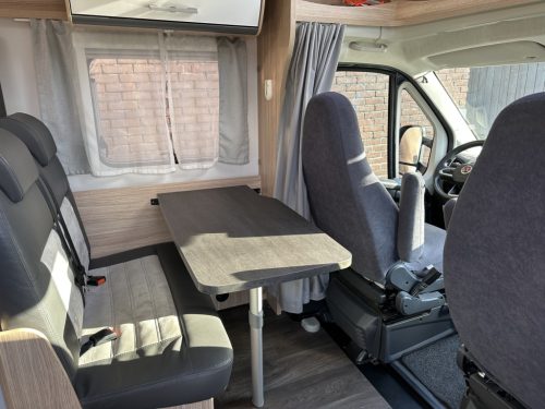 Sunlight T67S Automatic Adventure Single Beds photo: 9