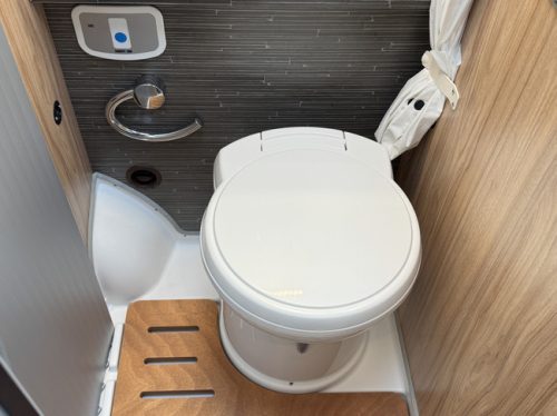 Hymer Yosemite 600 LITS JUMEAUX 160 ch Euro6 Fiat Ducato **Unique/Chauffage diesel/4 places assises/2x batterie auxiliaire/Store/1er propri&eacute;taire/Seulement photo: 21