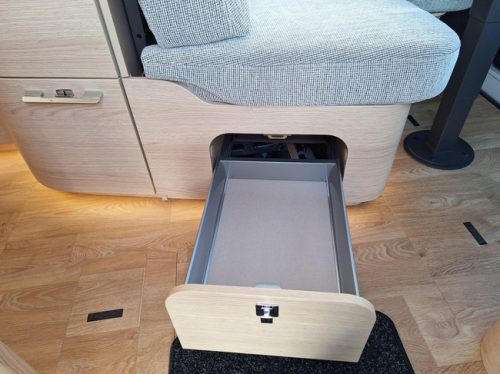 Hymer BMC-T WhiteLine 600 LEVEL-AIRCO-ZON-1E EIGE foto: 8