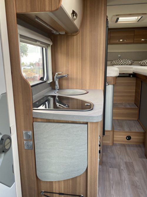 Weinsberg Pepper 600 Peugeot 163 HP, Semi-integrated, 2 Single beds, Garage, Automatic dish / LCD Camper Centrum On the Road at Noorderringweg 4 in Marum. photo: 12