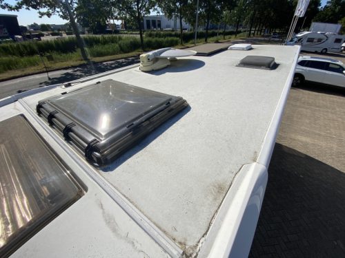 Challenger Mageo 118 large double bed photo: 12