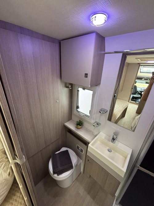 Challenger Genesis 377 EURO 6 SINGLE BEDS DIESEL HEATER photo: 9