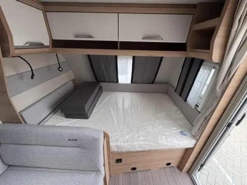 Knaus Sudwind Black Selection 500 QDK Etagenbett / Querbett Foto: 8