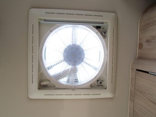 Eura Mobil Profila RS 695 EB L&auml;ngsbett, Hubbett, Automatik Foto: 8