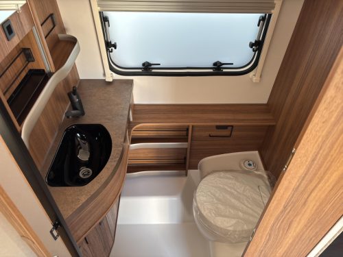 Eriba Touring 630 Legend Mover/Thule awning  photo: 5