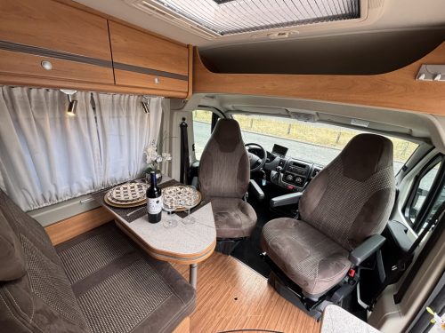 P&ouml;ssl Roadcruiser SINGLE BEDS 9-SPEED AUTOMATIC TOW HITCH photo: 1