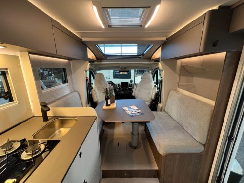 LMC Cruiser 750 EF face to face 2027 photo: 9