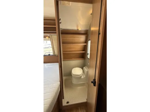 B&uuml;rstner Averso 460 TS French bed round seating toilet photo: 11