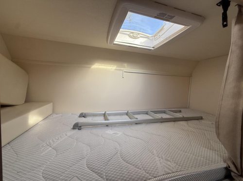 Rimor Seal 9 Alcove with 7 berths family camper photo: 13