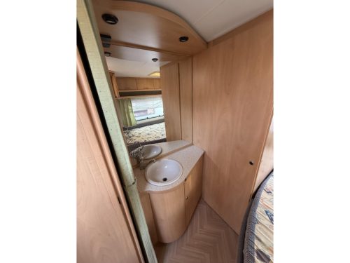 B&uuml;rstner Ventana 500 TS FRENCH BED CIRCULAR SEATING AWNING photo: 13