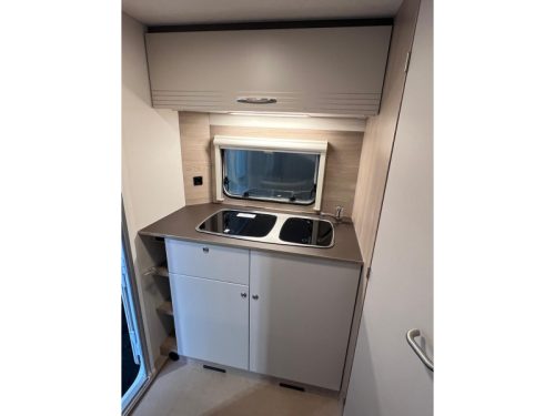 B&uuml;rstner Premio Life 425 TS mover, awning, tent photo: 9