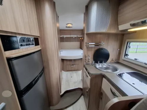 Pilote Adventure 736 T 130PK Queensbed Hubdach Foto: 18