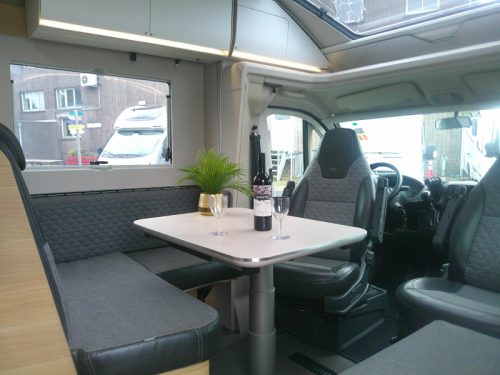 Adria Matrix 670 SL 9-speed automatic photo: 1
