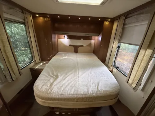 B&uuml;rstner Ixeo Plus 726 IT Queen bed Pop-top roof Air conditioning photo: 14
