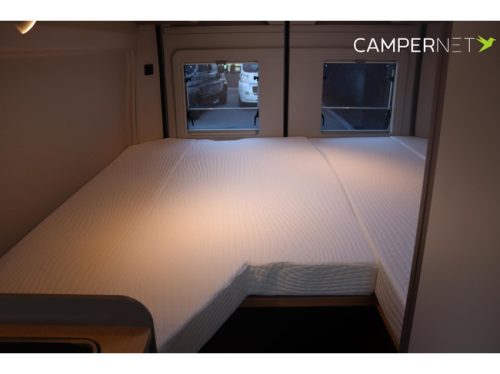 LMC Innovan 640 Pure 140hp Automatic | Thule awning | Single beds | Parking sensors | Alloy wheels | Plenty of storage space | LED photo: 16
