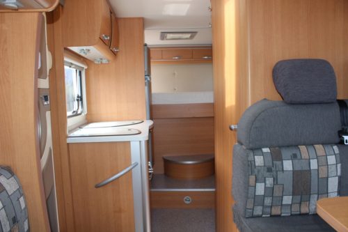 Knaus Sun Ti 700 Meg, Querbett, Garage, drehbare Vordersitze, Halbdinette, Sitzbank. Bj. 2008 Marum (Groningen) Foto: 12