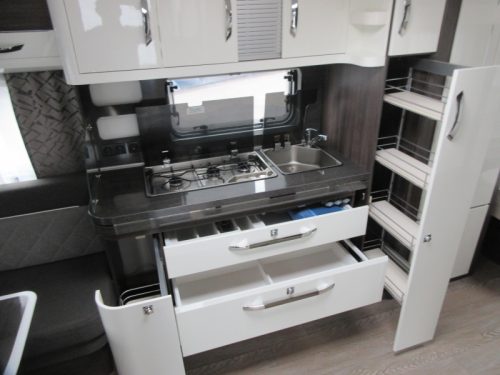Hobby Prestige 560 UL RONDZIT HOGE KOELKAST Foto: 8