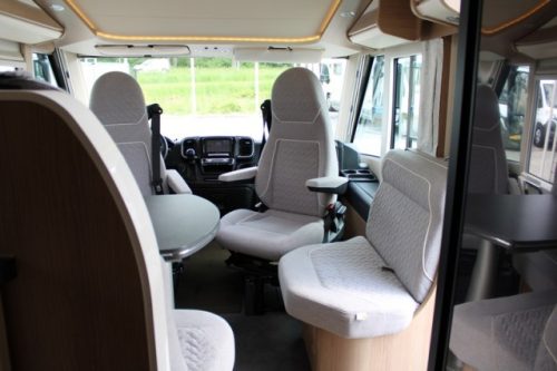 Robust AUTOMATIC 180 hp Malibu I 490 LE by Carthago lift and single length beds (124 photo: 31