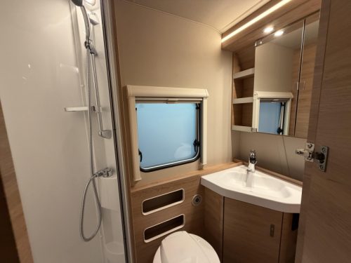 Knaus Sudwind Black Selection 500 QDK Etagenbett / Querbett Foto: 13