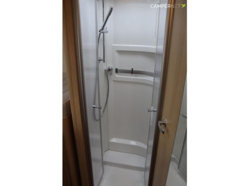 Hymer BMC-I 680 170pk Automaat | Hefbed | Gescheiden douche | Leder | Lithium | Omvormer | Zonnepanelen | SLC Chassis | Centrale vergr foto: 21