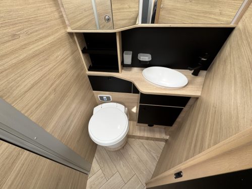 Chausson Etape Line 788 Transverse bed pop-top roof photo: 15