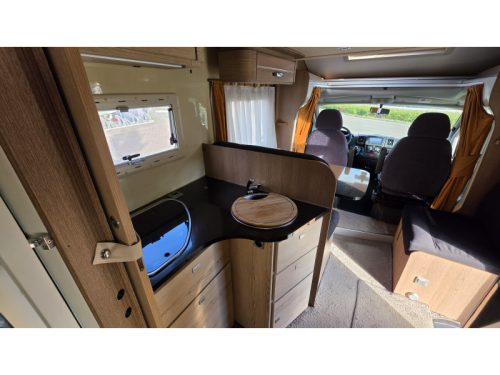 McLouis MC4 74G Queensbed pop-top roof photo: 8