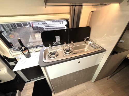 Chausson V594 Roadline CAMA TRANSVERSAL FIAT8 SUSPENSI&Oacute;N NEUM&Aacute;TICA 5.99M foto: 6