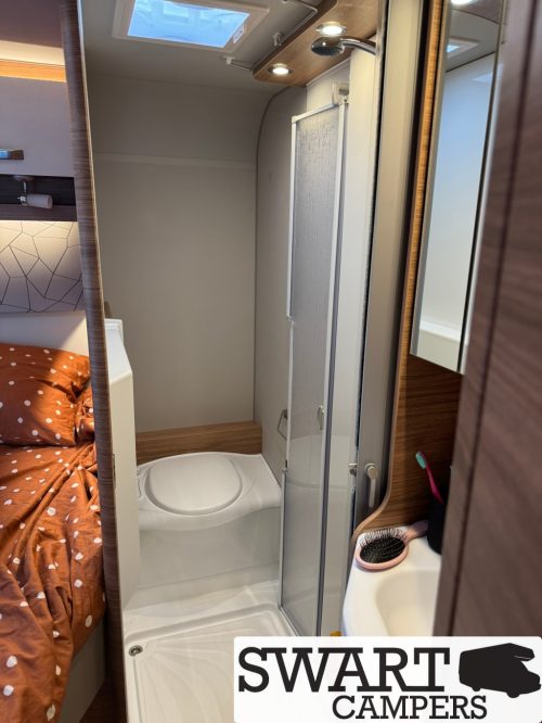 Weinsberg CaraCompact 600 MF Edition [pepper], French bed 140 hp Manual transmission photo: 18