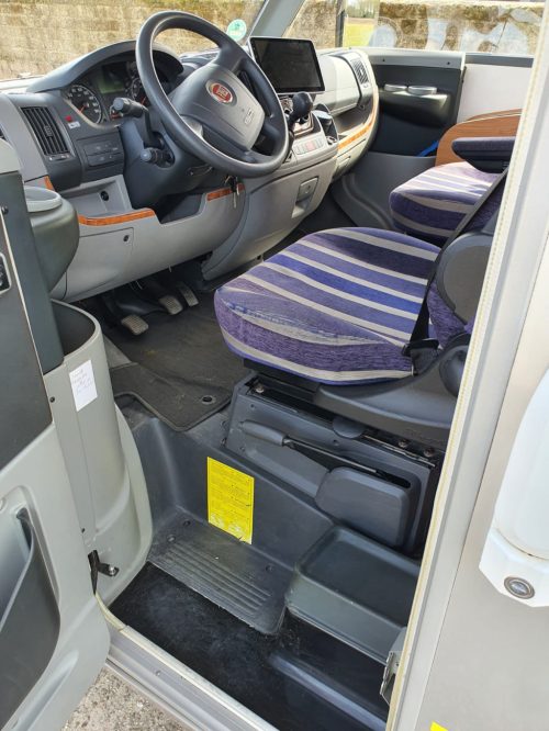 Fiat Ducato B&uuml;rstner Aviano i 650, 2 paneles solares Control de crucero Aire acondicionado de techo foto: 3
