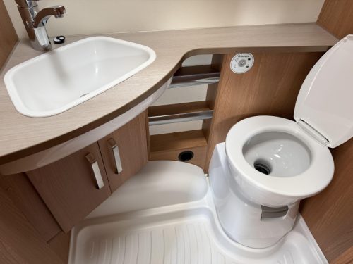 Knaus Sport 420 QD FESTBETT L-Sitzgruppe VORZELT  Foto: 7