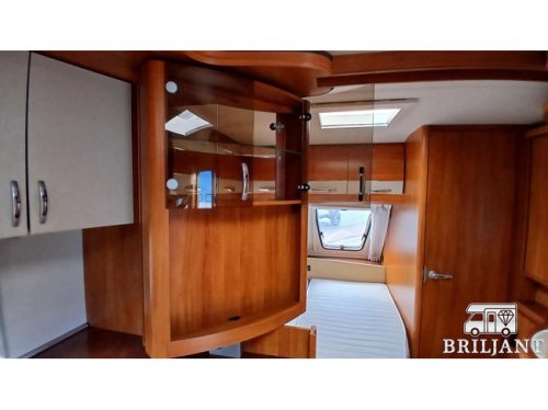 Hobby 560 UFE Wohnwagen franz&ouml;sisches Bett/Rundsitz Foto: 9