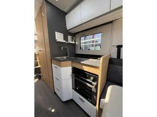Adria Coral Plus 670 DL Face To Face  photo: 14