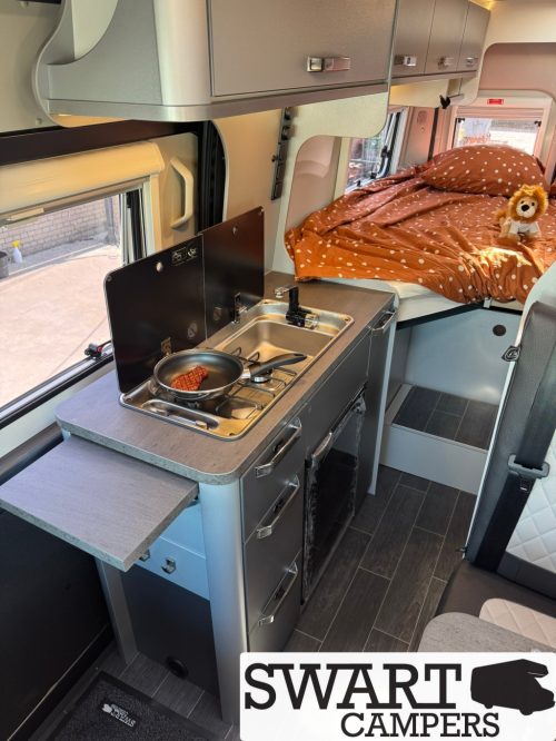 Weinsberg CaraBus Grey 600 ME Edition [Fire], Automatic Maxi Single beds photo: 13