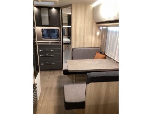 Hobby De Luxe 460 SFF Freestanding bed/Shower photo: 7