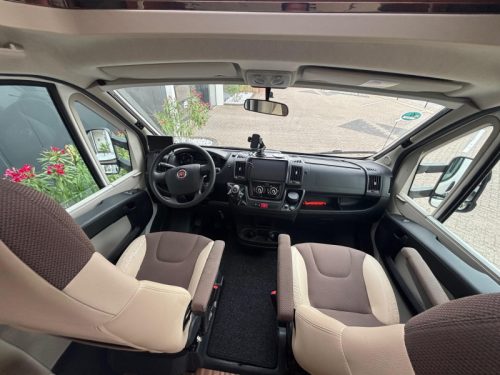 Adria Matrix M 670 SBC full options, French bed photo: 8