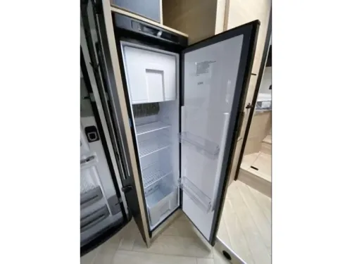 Chausson 777 Premium Etappe Line 8 speed auto. photo: 16
