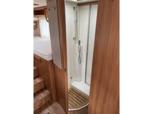 Hymer B 578 - Syst&egrave;me de mise &agrave; niveau - photo : 16
