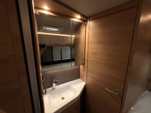 Knaus Sudwind Black Selection 500 FU 1800KG+Boden+Franz&ouml;sisches Bett  Foto: 17