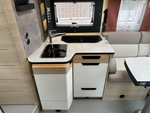 Rapido 686 F Automatic, Face to Face  photo: 18