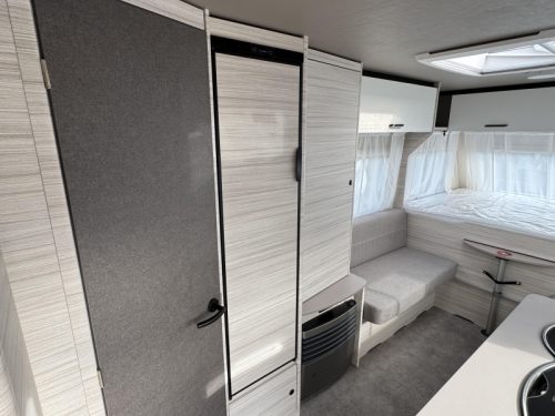 Dethleffs C'Joy 480 QLK Lit superpos&eacute; avec 3 lits photo : 9