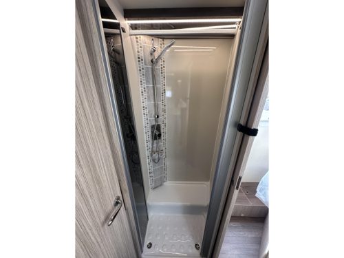 Elnagh Magnum 582 140HP Queensbed Roof Air Conditioner photo: 10