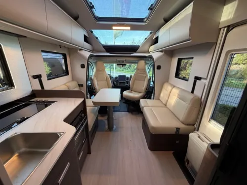 Adria Coral Supreme 670 DL AIRCO/180HP/AWNING photo: 6