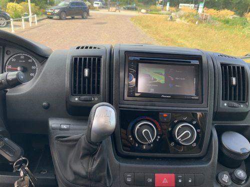 Laika Exclusieve Ecovip AUTOMATIC, 2.3 Multijet 150 HP, Semi-integrated, Queen bed, Half-dinette, Swivel seats Motorhome centre on the road photo: 30
