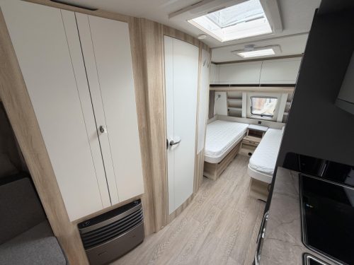 Hobby De Luxe 495 UL Model 2027 photo: 9